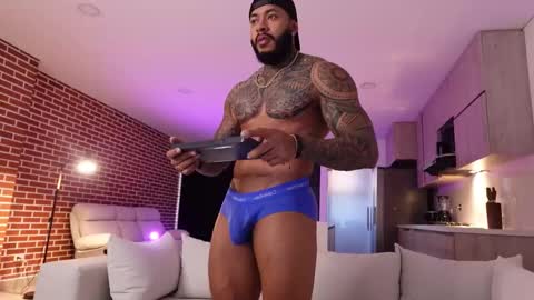 Snapshot of muscle_man19 chatting on October 2, 1:21 pm Nick online show from October 2, 1:21 pm