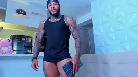 Snapshot of muscle_man19 chatting on February 22, 3:45 am Nick online show from February 22, 3:45 am