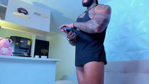 Snapshot of muscle_man19 chatting on February 28, 3:48 am Nick online show from February 28, 3:48 am