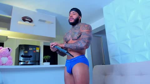 Snapshot of muscle_man19 chatting on February 4, 2:07 am Nick online show from February 4, 2:07 am