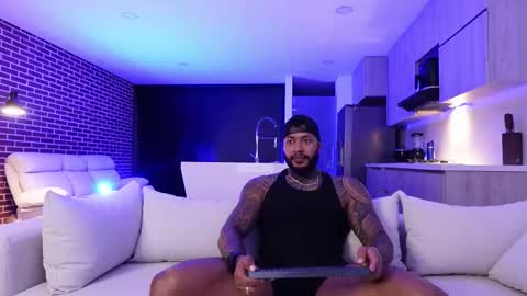 Snapshot of muscle_man19 chatting on October 21, 10:31 am Nick online show from October 21, 10:31 am