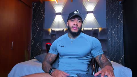 Snapshot of muscle_man19 chatting on January 19, 12:59 am Nick online show from January 19, 12:59 am