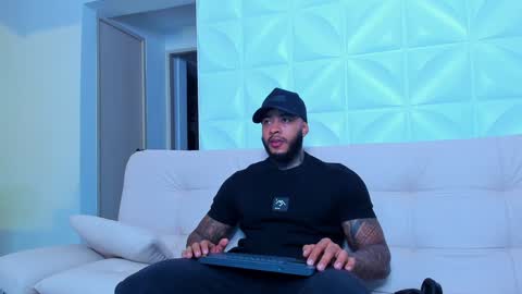 Snapshot of muscle_man19 chatting on February 9, 12:06 am Nick online show from February 9, 12:06 am