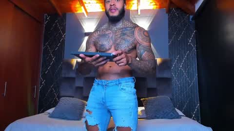 Snapshot of muscle_man19 chatting on January 19, 4:12 am Nick online show from January 19, 4:12 am