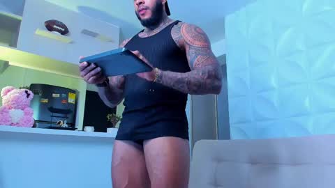 Snapshot of muscle_man19 chatting on March 7, 3:29 am Nick online show from March 7, 3:29 am