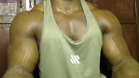 musclegod23 online show from September 17, 11:52 pm