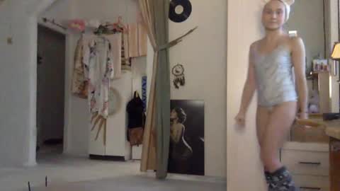 Snapshot of muse_online chatting on December 12, 9:40 am Muse Ali online show from December 12, 9:40 am