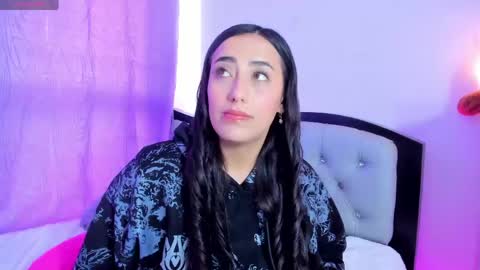 my_aleja_ online show from April 25, 1:02 pm