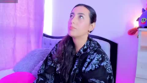 my_aleja_ online show from April 25, 1:41 pm