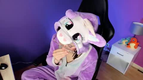 Milly Cute online show from February 4, 4:49 am