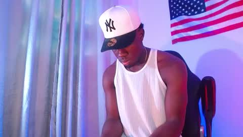 Mylo Wallace  online show from November 28, 9:22 pm