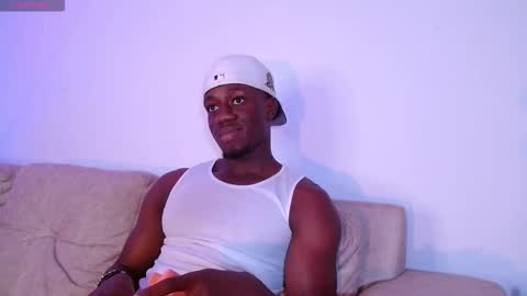 Mylo Wallace  online show from February 19, 7:13 pm