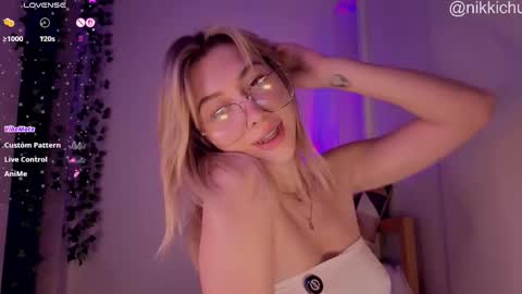 mynameisnikki_ online show from January 16, 5:49 am