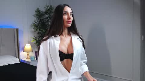 Snapshot of myriamfox_ chatting on September 29, 8:57 am Miryam online show from September 29, 8:57 am