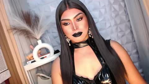 Snapshot of mysterious_diva chatting on October 1, 7:02 pm SUPPORT GODDESS TRISHA AND DONT FORGET TO FOLLOW ME online show from October 1, 7:02 pm