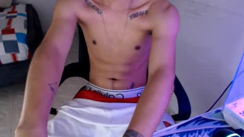 Snapshot of mysteryboy_thin16 chatting on December 2, 9:01 pm mysteryboy_thin16 online show from December 2, 9:01 pm