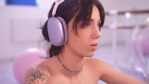 Snapshot of mystica_ chatting on October 1, 8:46 am MILLI online show from October 1, 8:46 am