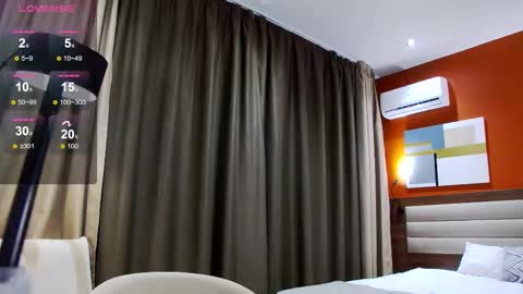 Snapshot of mystique_girl_ chatting on October 3, 3:53 pm Angeline online show from October 3, 3:53 pm