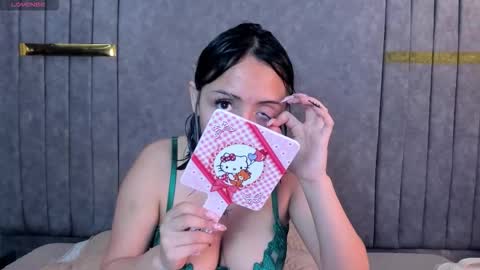 Snapshot of mythicall_girll chatting on October 18, 9:52 pm mythicall_girll online show from October 18, 9:52 pm