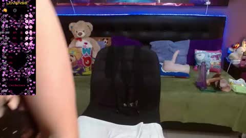 Snapshot of nadia_84 chatting on March 11, 7:47 pm nadia_84 online show from March 11, 7:47 pm