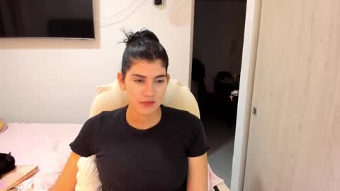 independent model online show from November 19, 10:41 pm