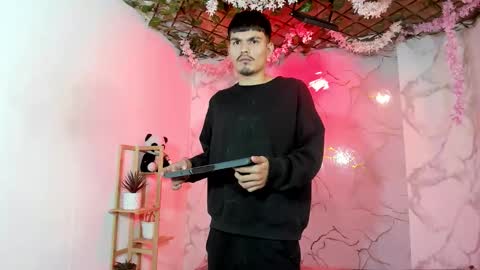 nahomi_hot2002 online show from May 11, 12:23 pm