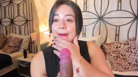 Snapshot of nahomi_sweett chatting on September 24, 12:01 pm Nahomi online show from September 24, 12:01 pm