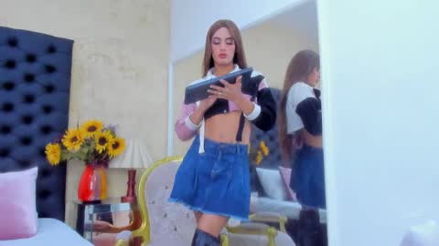 Snapshot of nahomiwhitel_ chatting on September 8, 6:07 pm Nahomi online show from September 8, 6:07 pm
