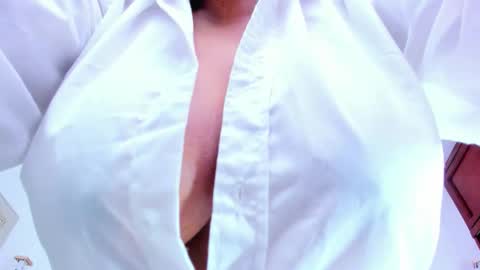 Snapshot of nahomygrey_ chatting on October 3, 9:23 pm Nahomy online show from October 3, 9:23 pm