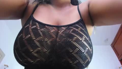 Snapshot of nahomygrey_ chatting on September 20, 8:56 pm Nahomy online show from September 20, 8:56 pm