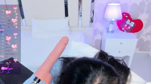 Nahomy Roberts online show from November 12, 12:40 pm