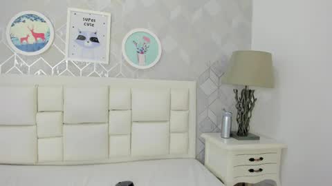 naia_cox online show from April 11, 6:40 am