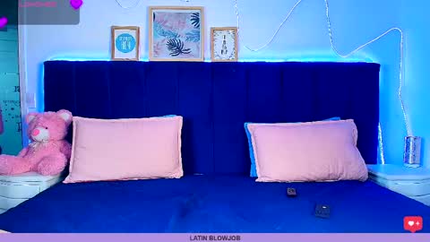 Naia online show from April 11, 7:51 pm