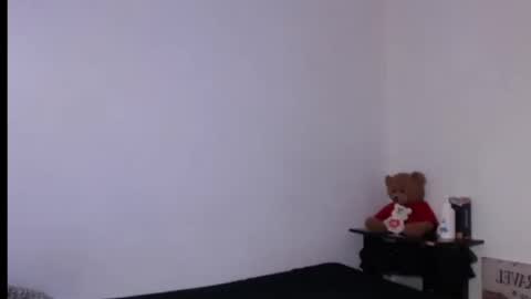 naiakit18 online show from March 4, 10:27 pm