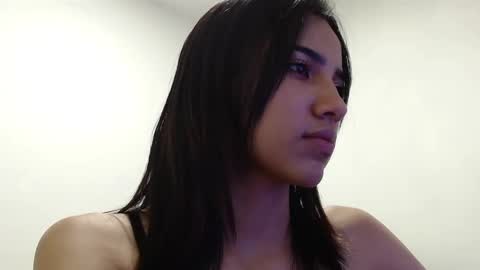 naiakit18 online show from January 11, 1:37 am