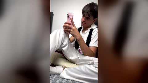  N A I M T H E  K I N G  online show from February 3, 4:54 am