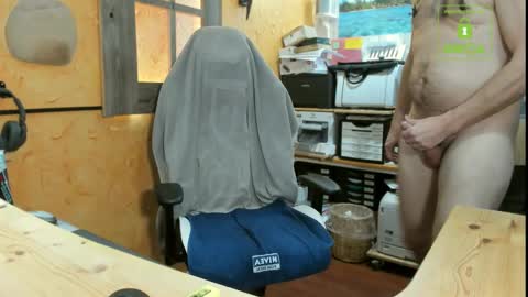 Snapshot of nakedluke chatting on February 18, 11:41 pm Luke online show from February 18, 11:41 pm