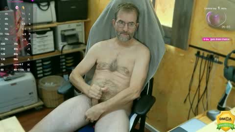 Snapshot of nakedluke chatting on October 30, 6:25 am Luke online show from October 30, 6:25 am