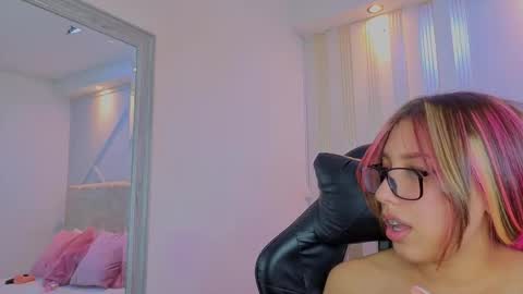 nami_sweet_ online show from October 21, 3:27 pm