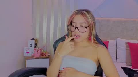 Snapshot of nami_sweet_ chatting on September 25, 3:24 am nami_sweet_ online show from September 25, 3:24 am