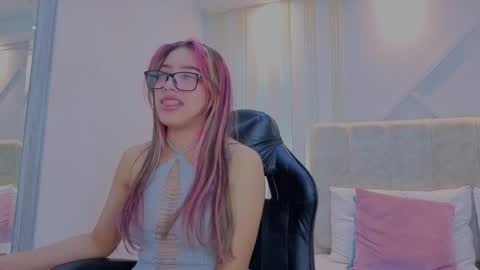 Snapshot of nami_sweet_ chatting on October 9, 9:48 am nami_sweet_ online show from October 9, 9:48 am