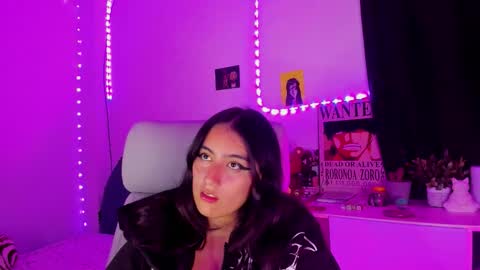 Snapshot of nami_white chatting on October 4, 4:32 am nami_white online show from October 4, 4:32 am