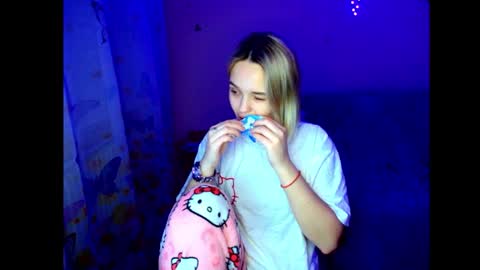 Nancy-Yuki online show from November 18, 4:32 pm