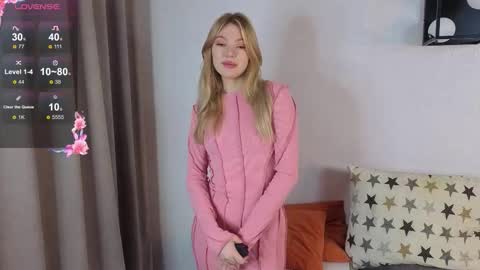 Hello im Lola online show from December 4, 3:06 am