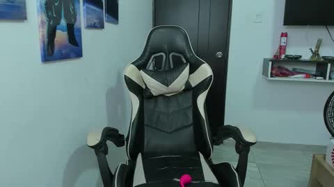 naomi_berckley online show from November 17, 4:26 am