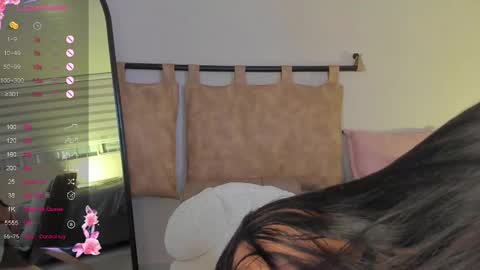 Naomi  online show from February 11, 12:49 am