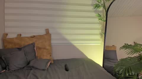 Naomi  online show from March 9, 12:31 am