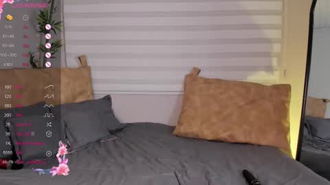 Naomi  online show from February 20, 1:57 am