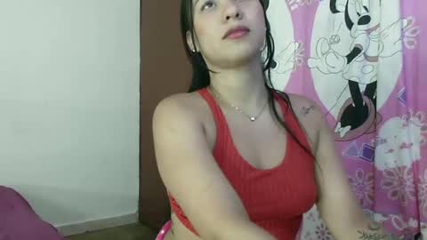 Snapshot of naomi_sweet420 chatting on December 29, 11:18 pm Mia online show from December 29, 11:18 pm