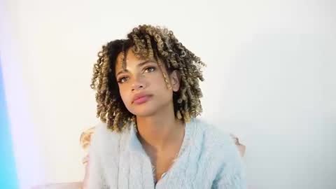 naomidawson online show from August 4, 2:07 am